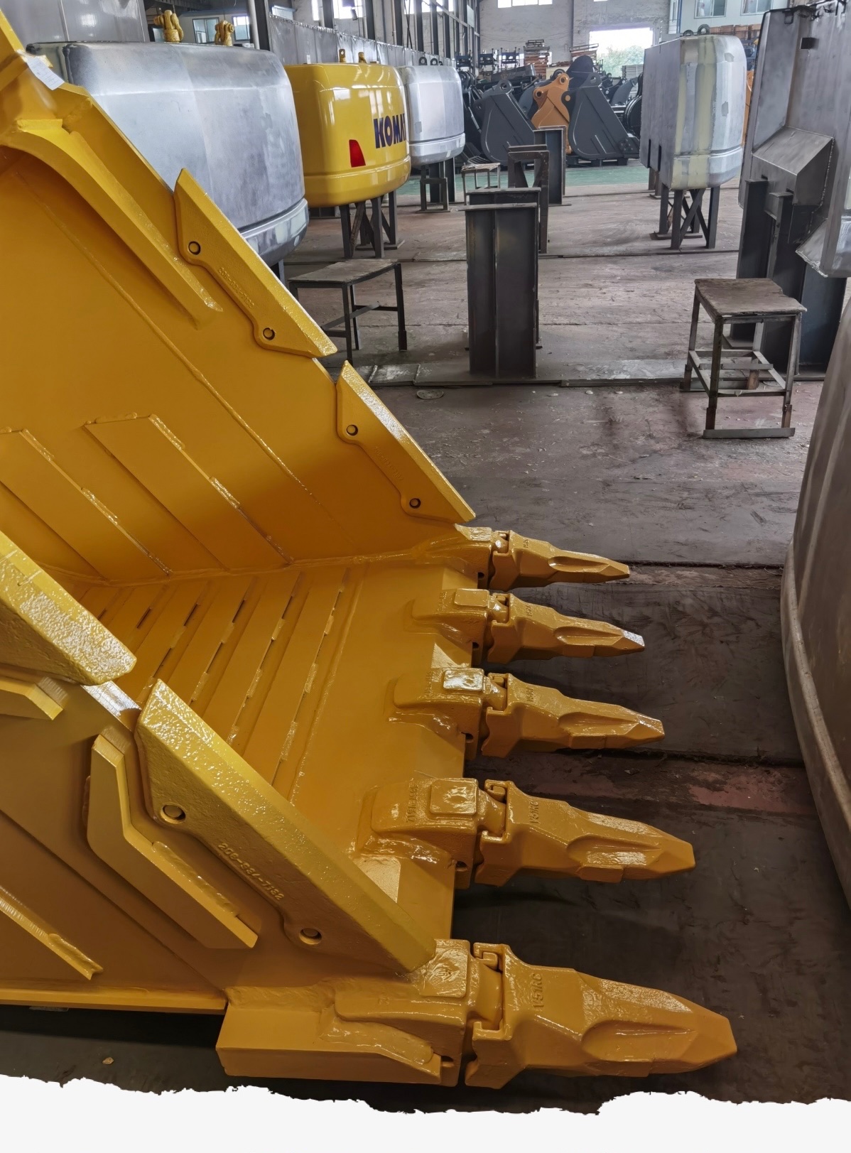 Reinforced rock bucket